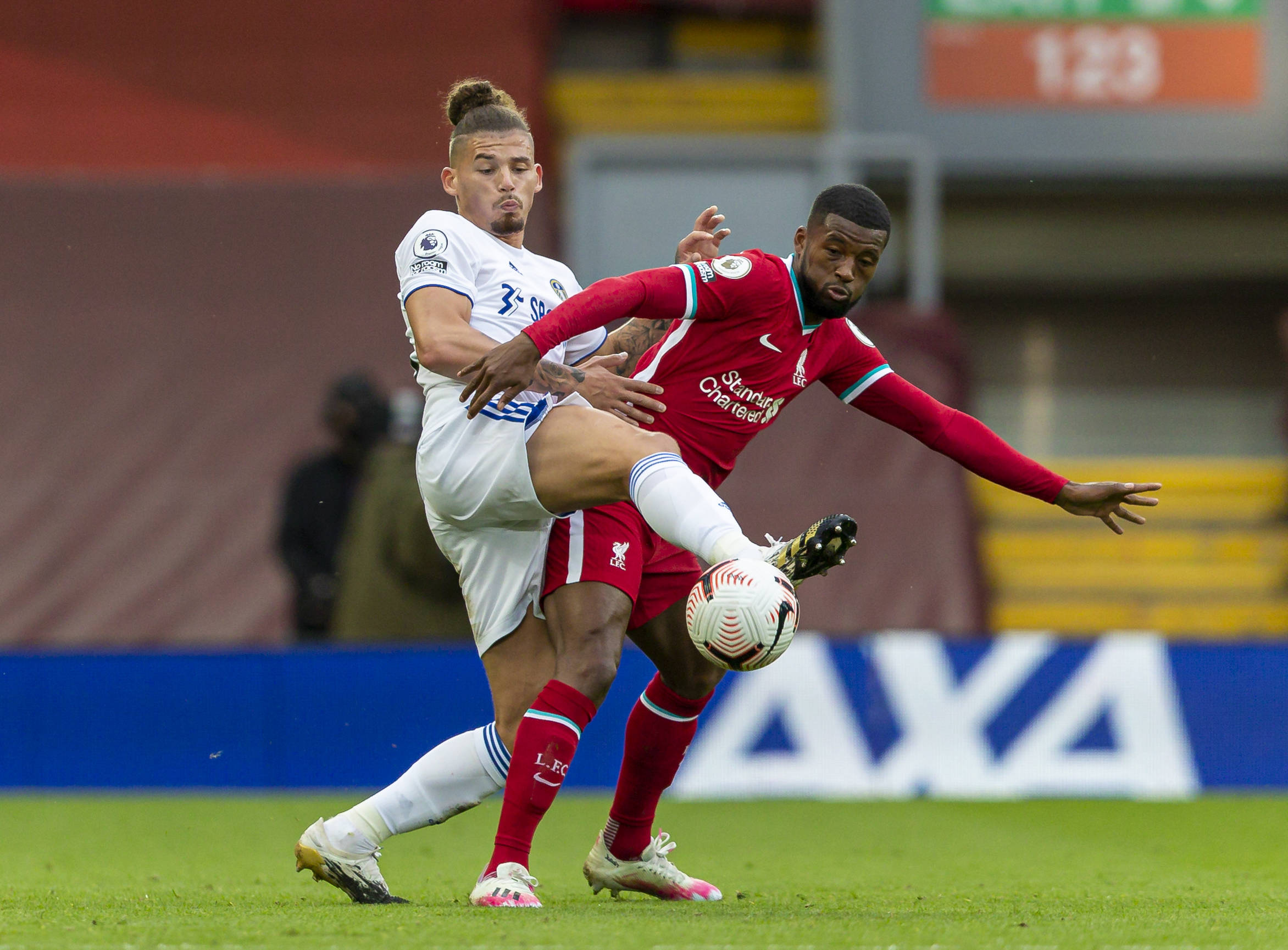 乐部一同返 乐部一同返